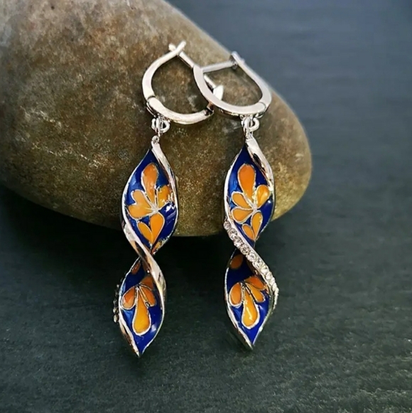 Jewelry - Spiral Leaf Earrings